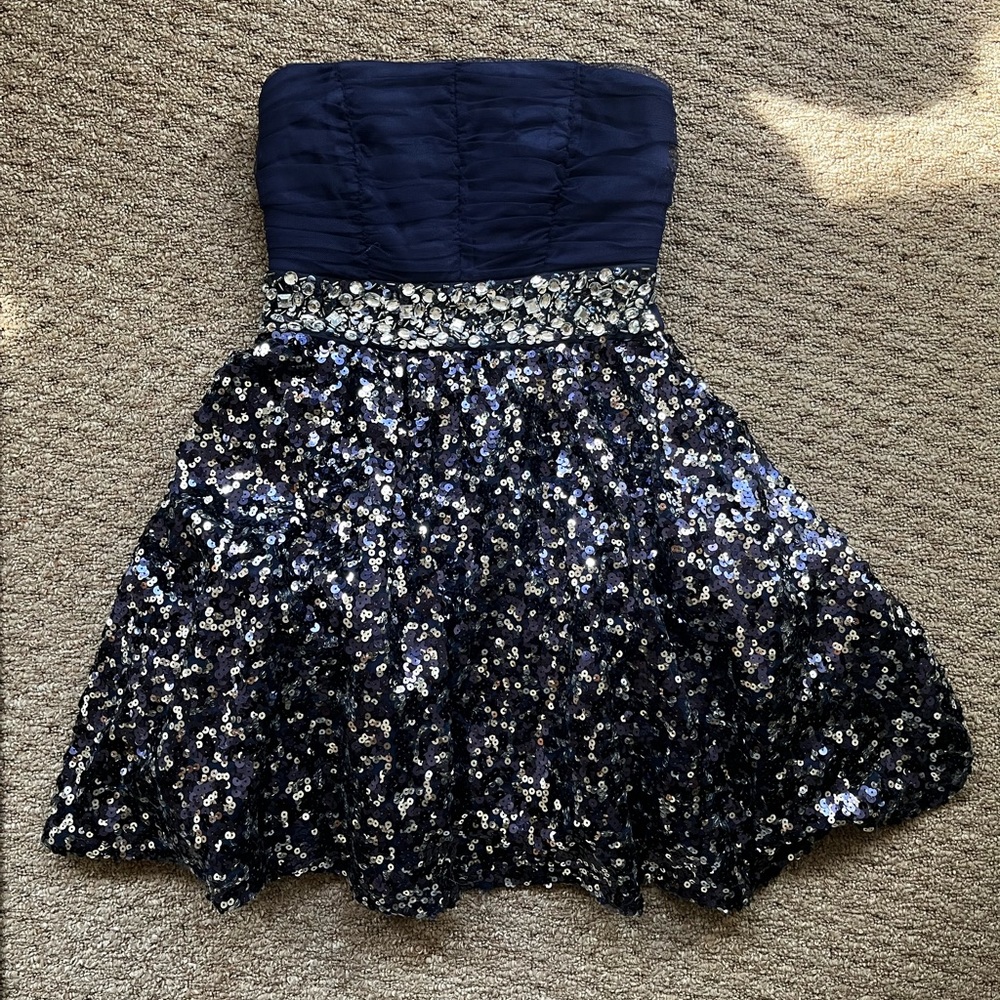 Strapless formal dress